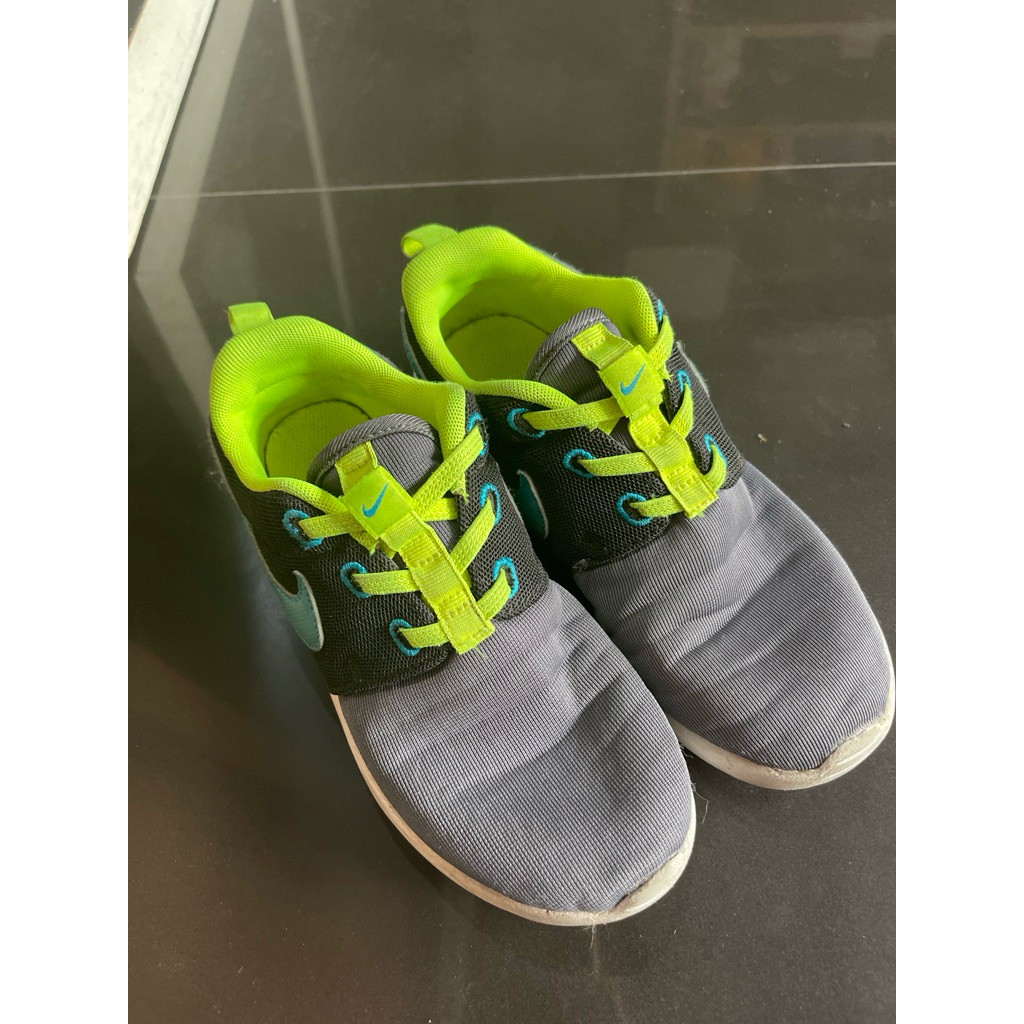 Sepatu anak nike preloved