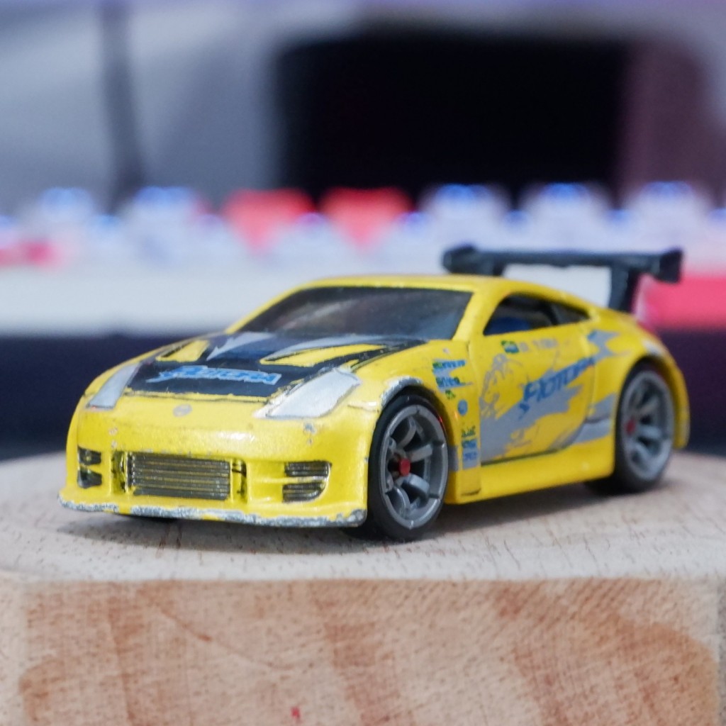 Hot Wheels Nissan Z 350Z Yellow - 2006 First Edition, Ban CM6 Bekas Loose