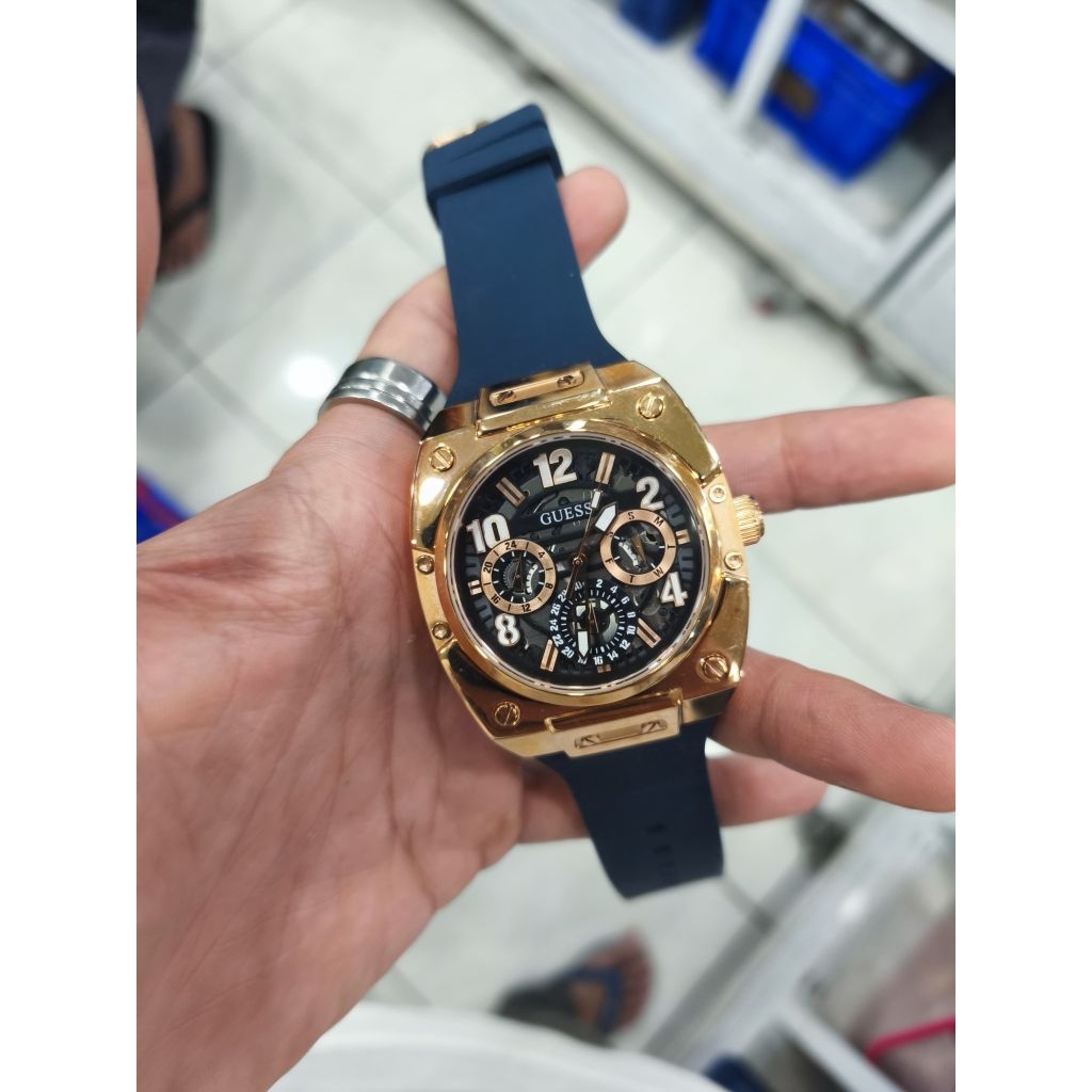 Jam tangan Pria Guess rubber losepack