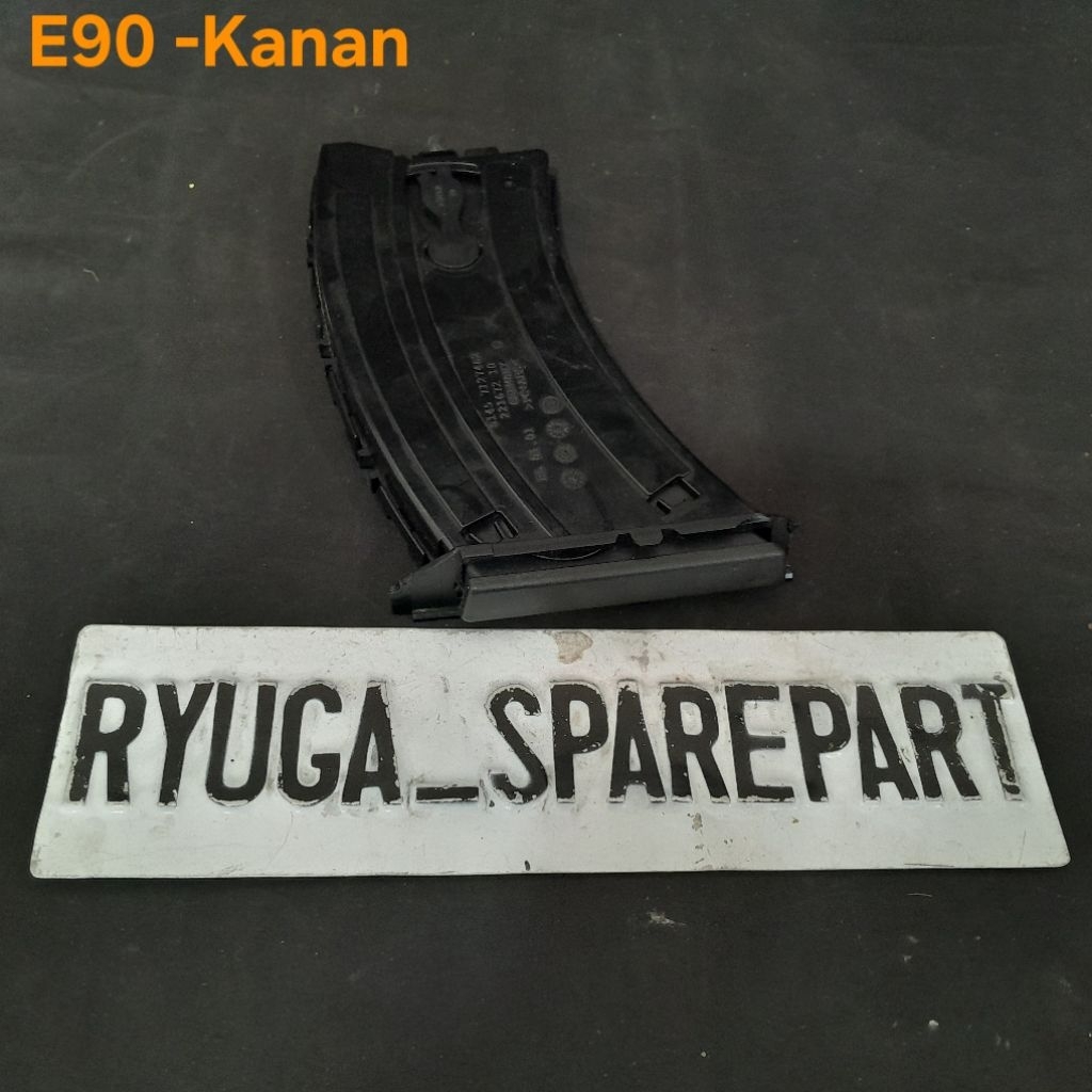 [CLEARANCE] Cup Holder Dashboard Depan KANAN Original BMW E90 E90 LCI Seri 3