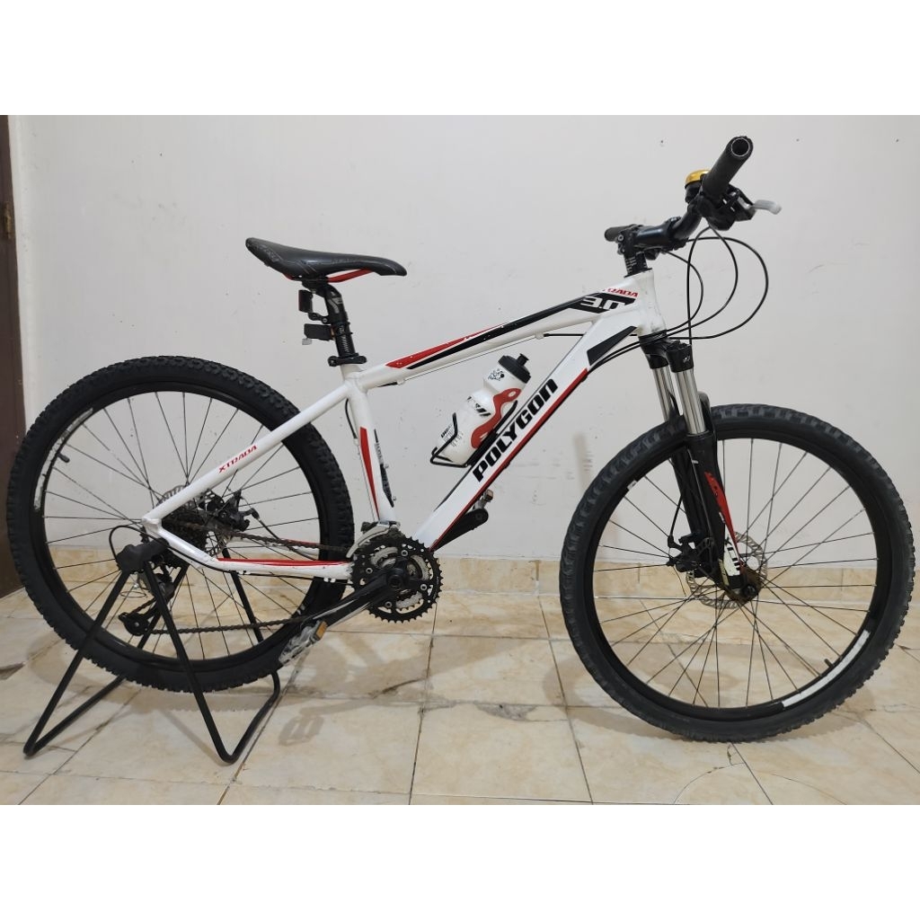 Sepeda Gunung Polygon Xtrada 3.0 ukuran ban 26