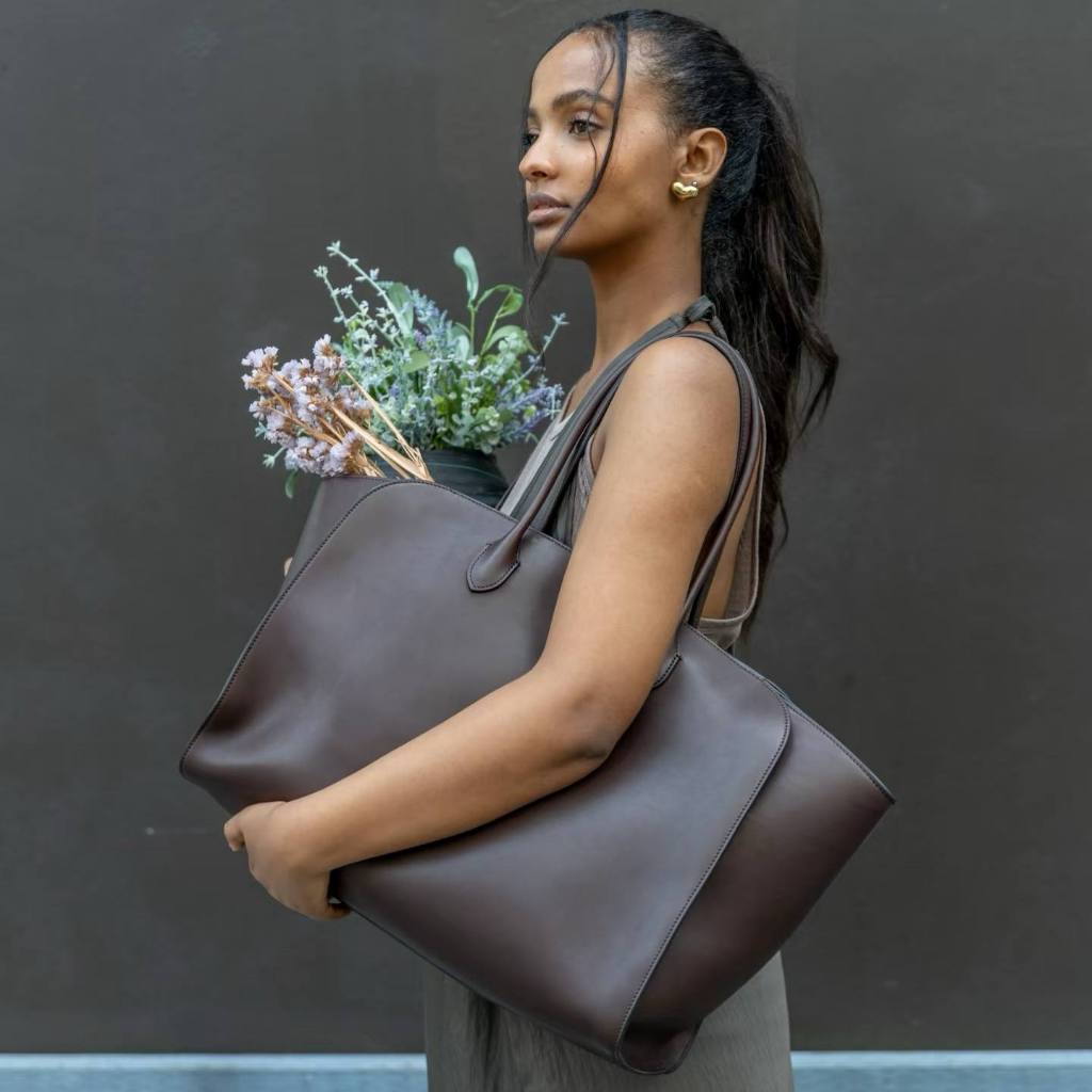 [PRE-ORDER] The Row - Marlo Bag 17