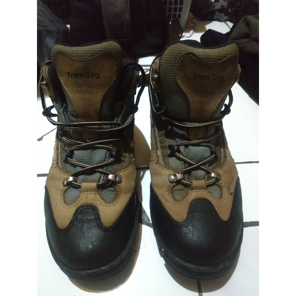 Sepatu Gunung bekas