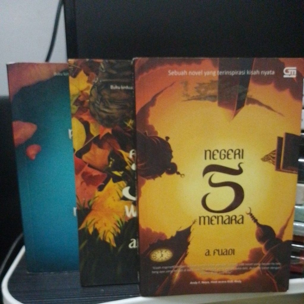 [PRELOVED NOVEL ORIGINAL] Trilogi Negeri 5 Menara by. A. Fuadi