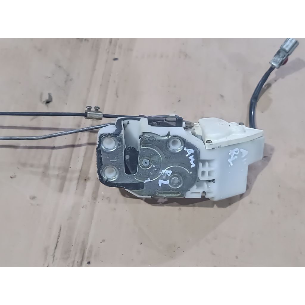 Doorlock honda accord maestro