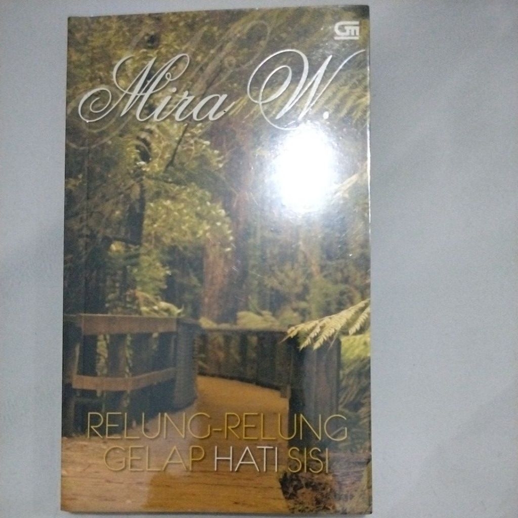 prelove book Mira W