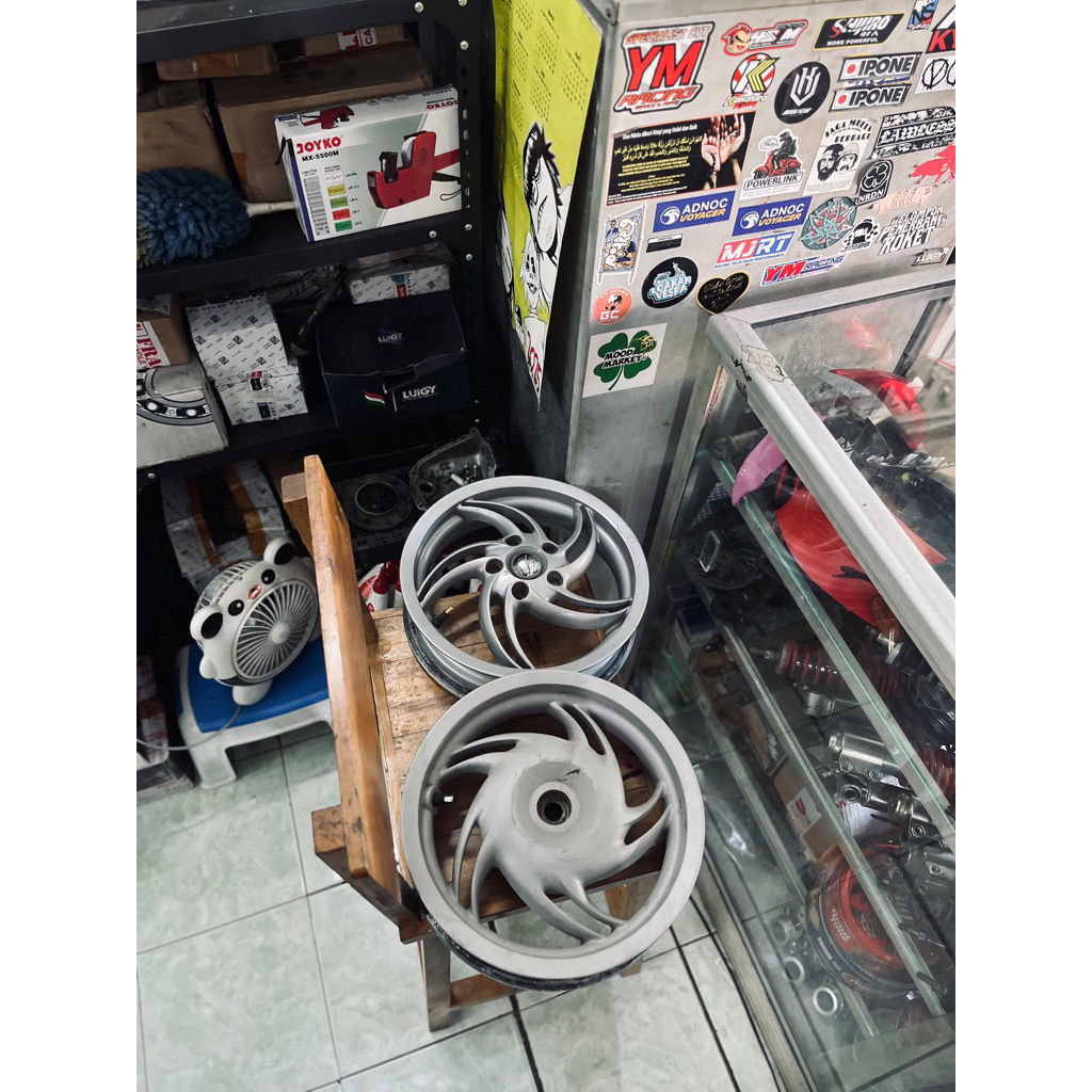 velg fly vespa matic ring12 original paint