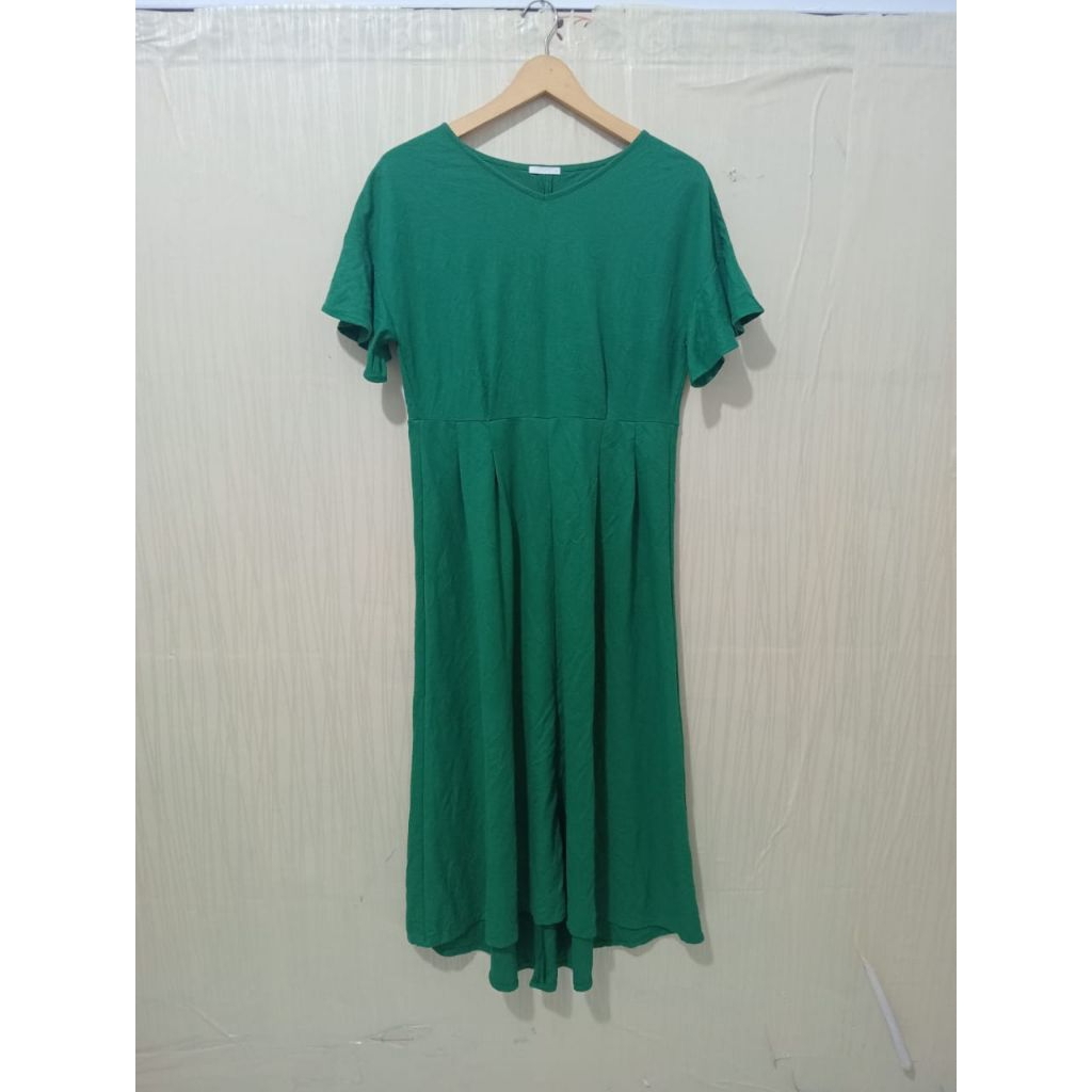 Dress branded GU UNIQLO