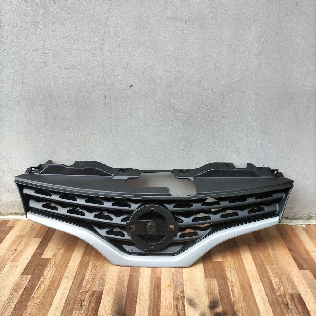grille grill depan Nissan evalia original secend