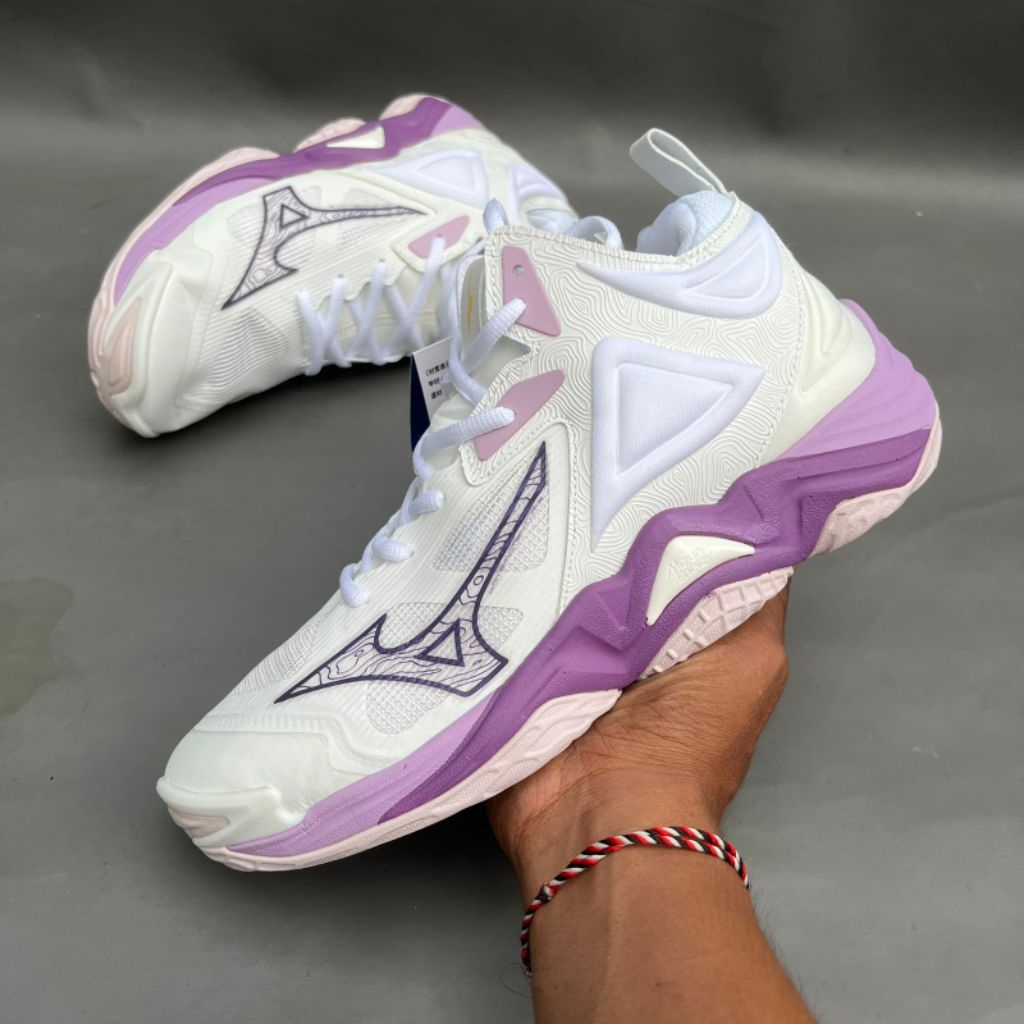 Sepatu Voli Mizuno Momentum 3 Mid Women white purple