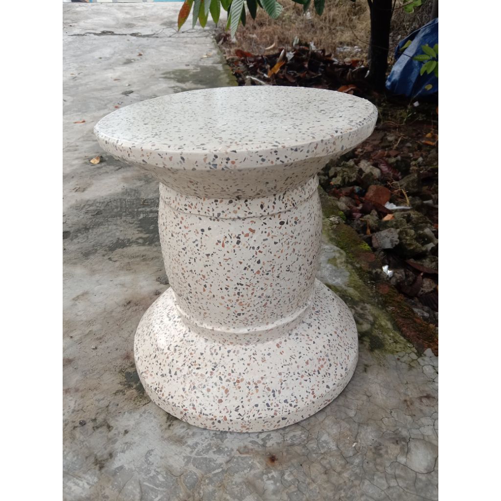 Tatakan pot bunga teraso