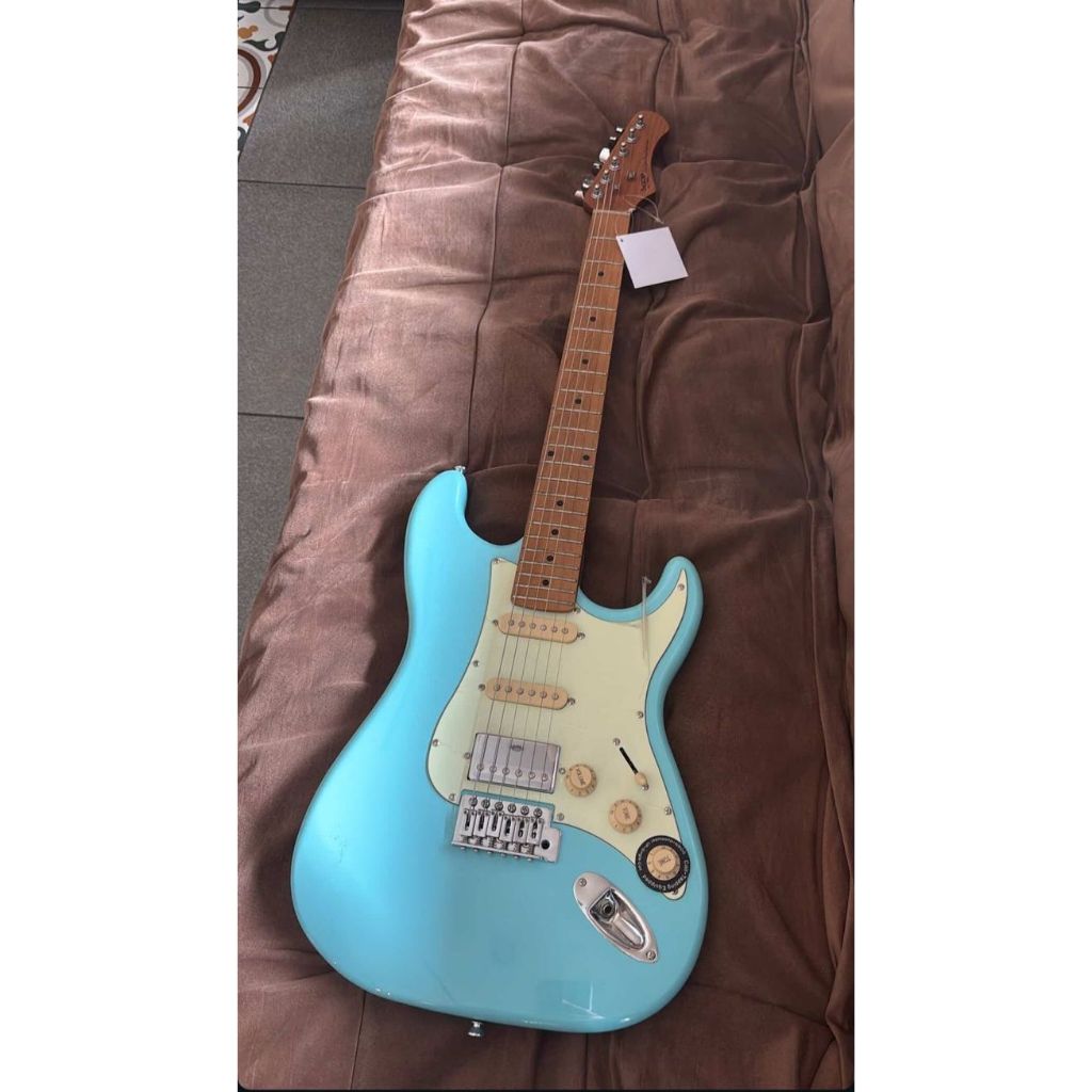 SQOE SEST600 HSS Stratocaster With Roasted Maple Neck