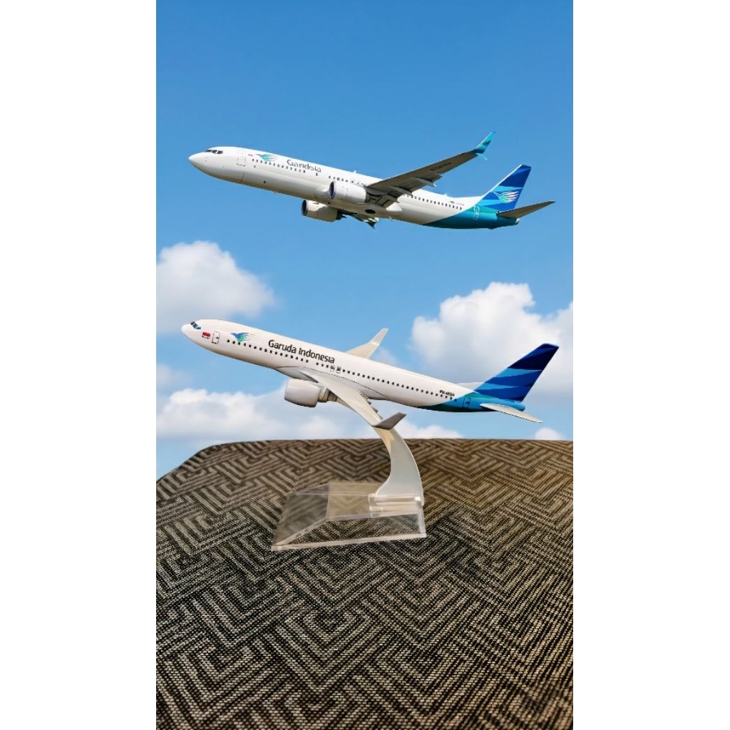 Miniatur Pesawat Garuda Indonesia