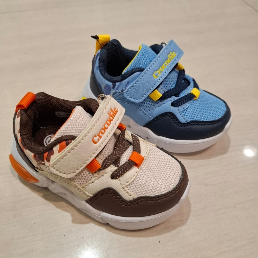sepatu sneakers anak laki-laki LED by CROCODILE