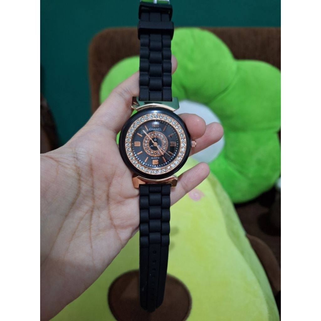 topi, Kacamata, Jam tangan