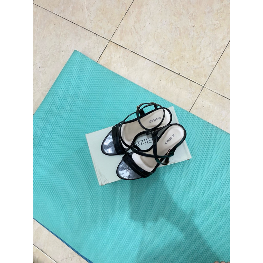 PRELOVED SANDAL ELIZABETH HITAM/Heels Elizabeth