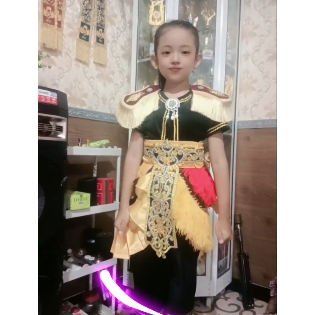 Baju Tari kreasi