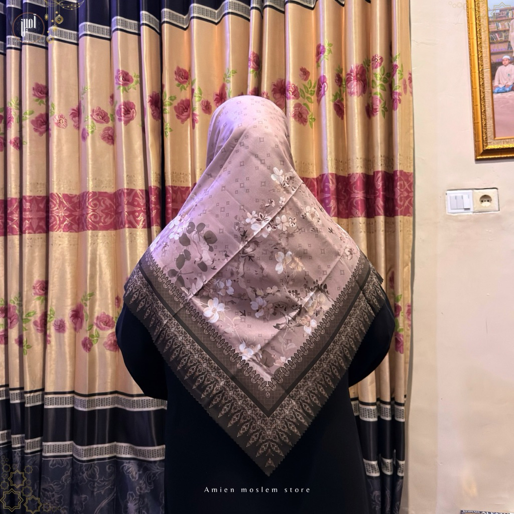 HIJAB SEGI EMPAT EXCLUSIVE BERMOTIF BUNGA SAKURA UKURAN JUMBO 130 x130