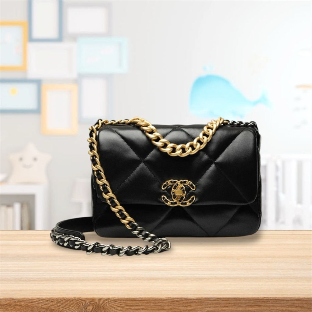 CH FLAP 19 Medium (AUTHENTIC)