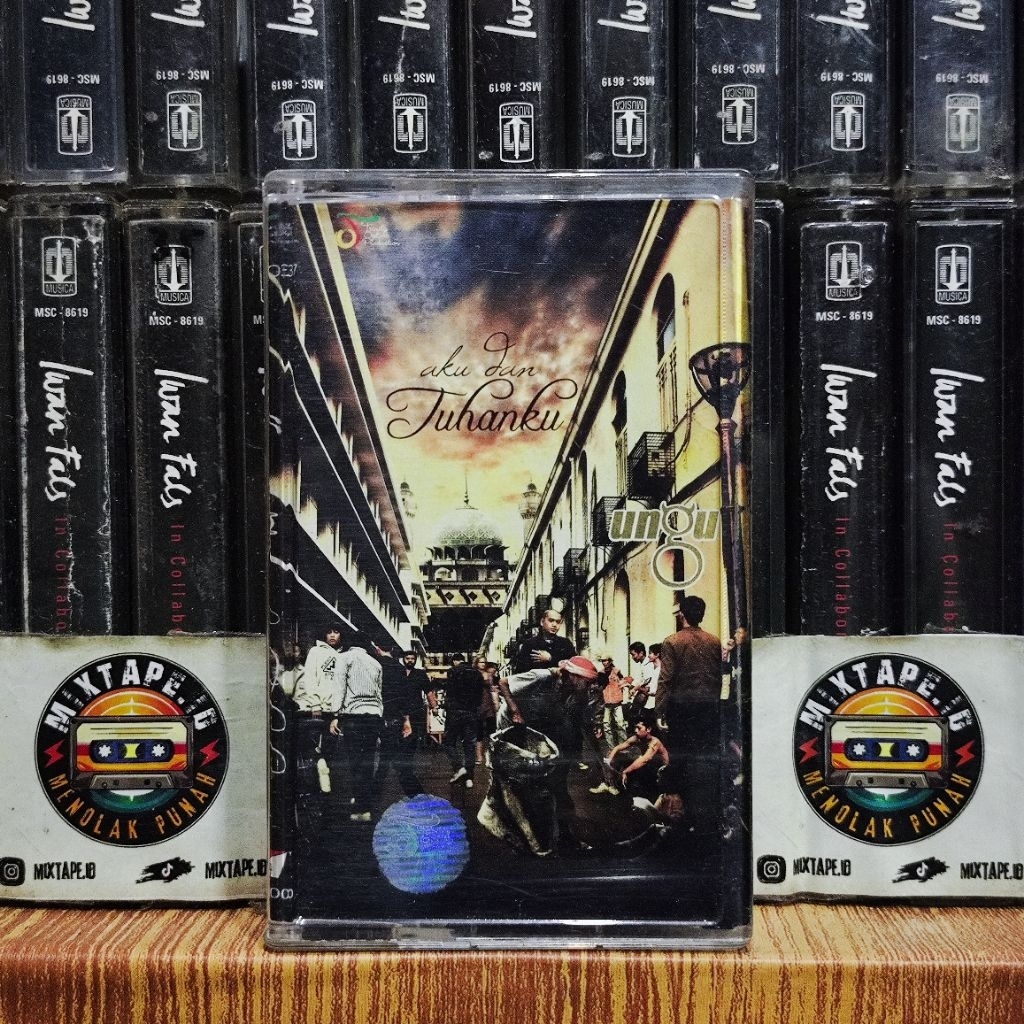 Kaset - Ungu - Aku Dan Tuhanku - Kaset Pita - Radio Tape - Radio - Pemutar Kaset - Retro - Classic -