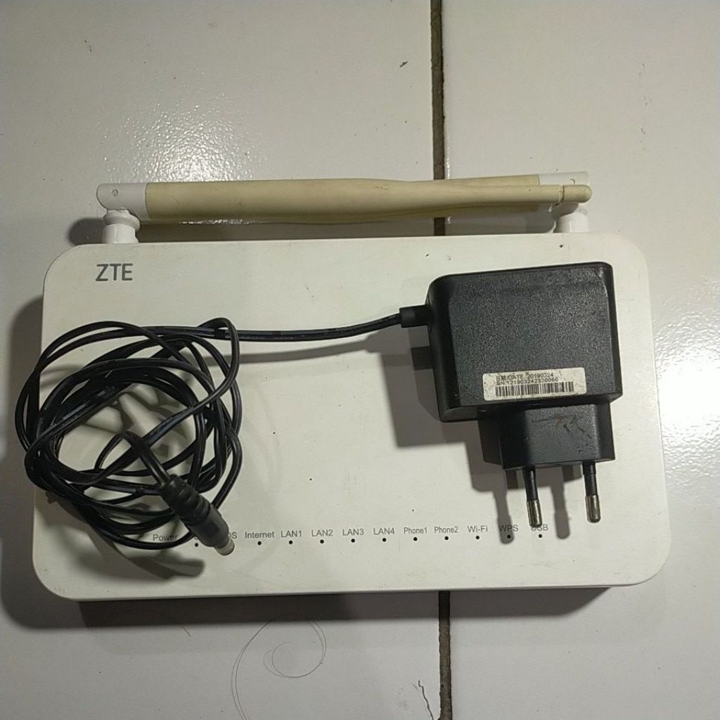 zte gpon ont f609 v3 port biru lengkap dengan adaptornya
