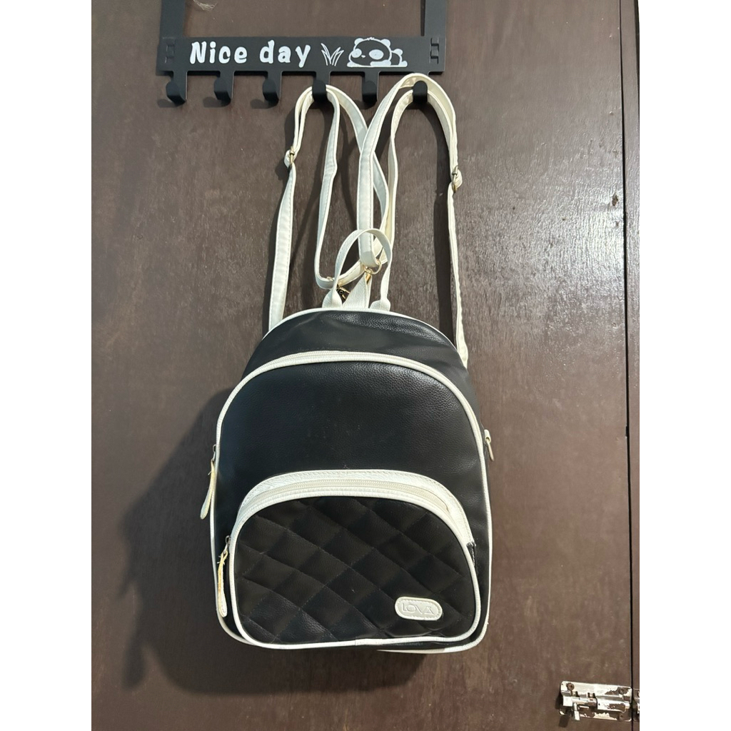 Tas Ransel Hitam Putih Wanita