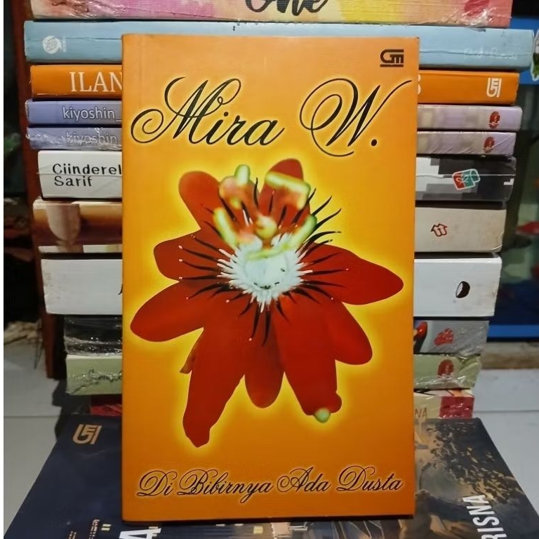 Novel Paling Terlaris Mira W Di Bibirnya Ada Dusta Original