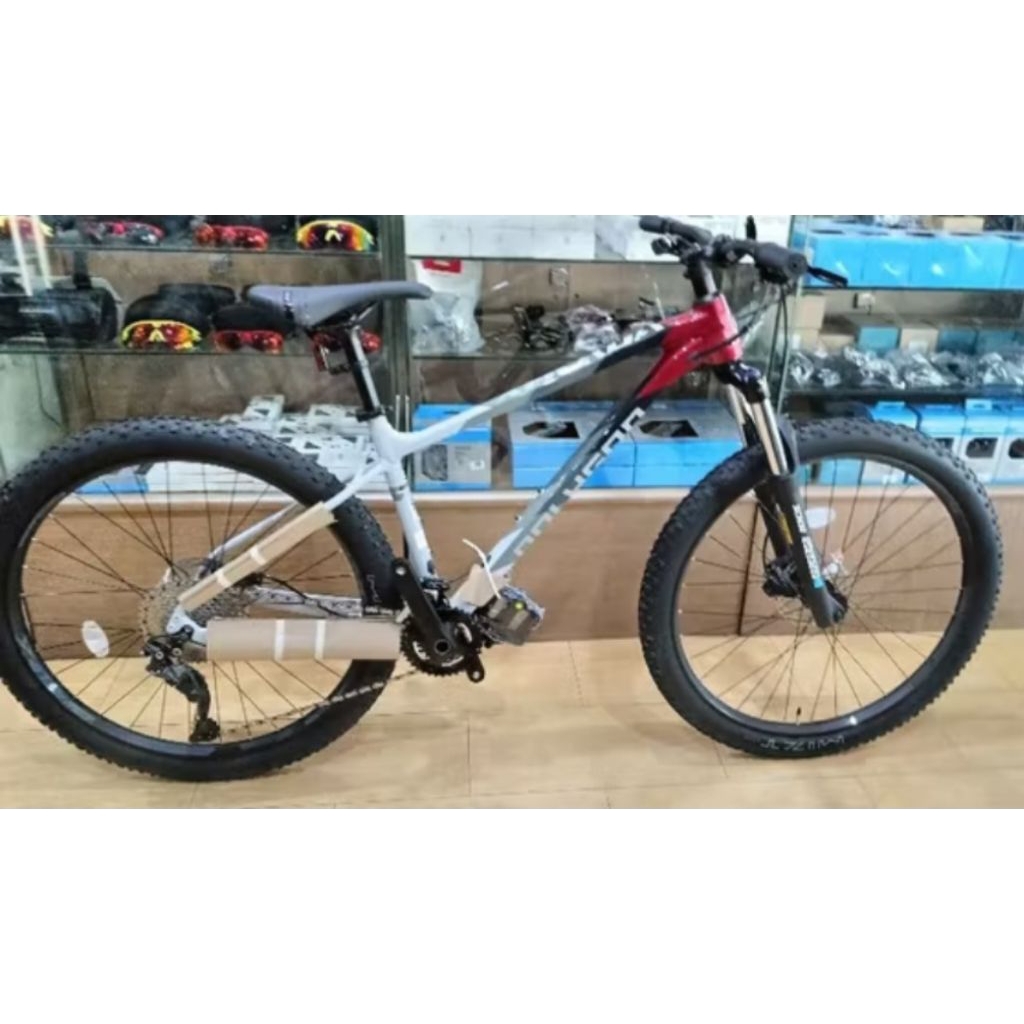 SEPEDA MTB GUNUNG 27,5" POLYGON XTRADA 5 ALLOY HYDRAULIC Size L Red Grey