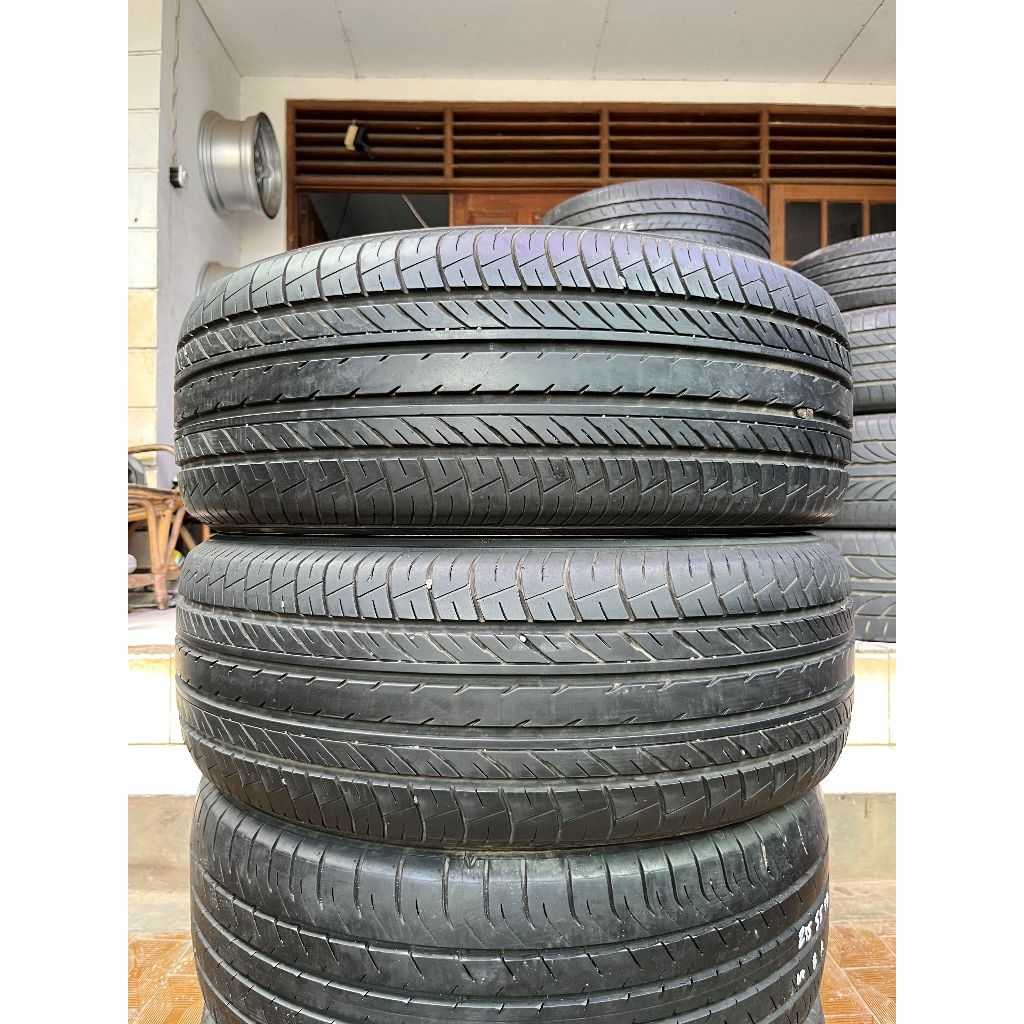 Ban Yokohama DB Decibel E70 225 55 r18 2Pcs