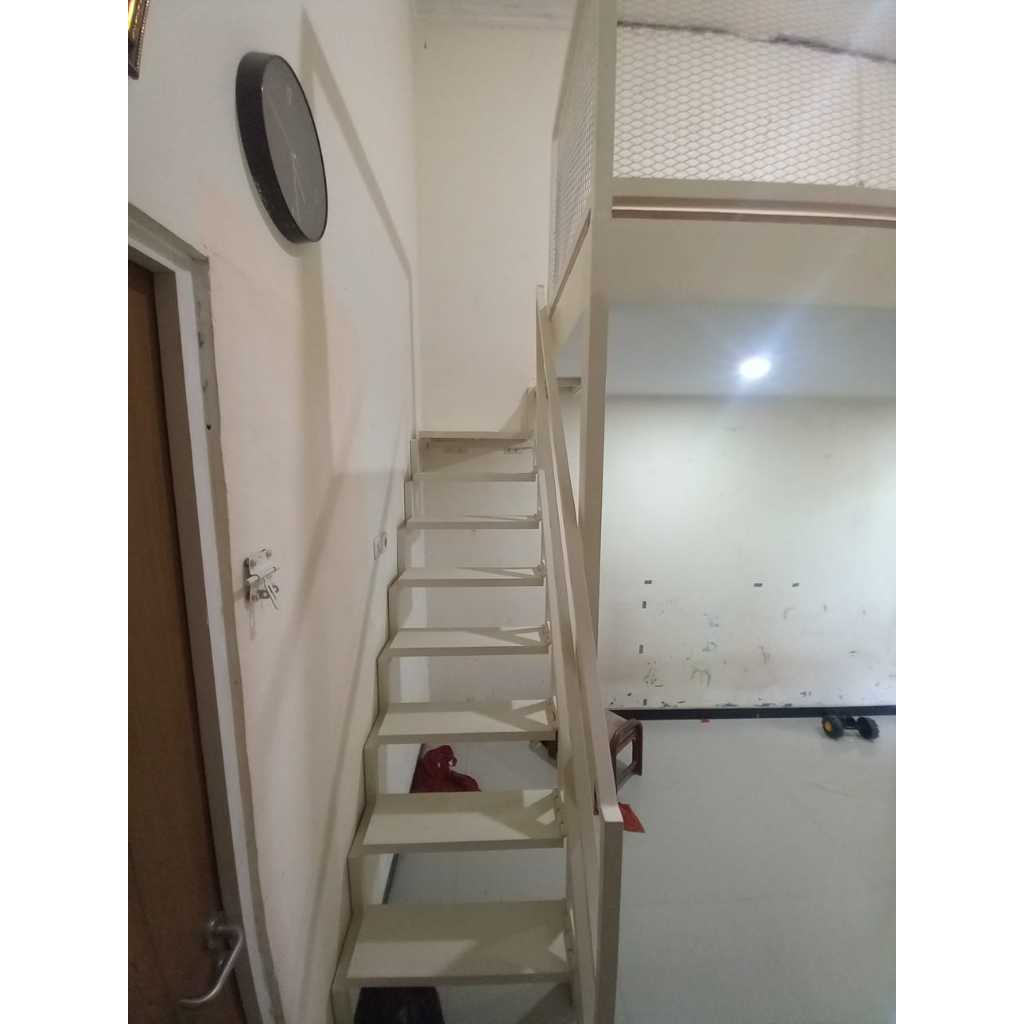 Mezzanine Indoor Tangga Besi Lipat