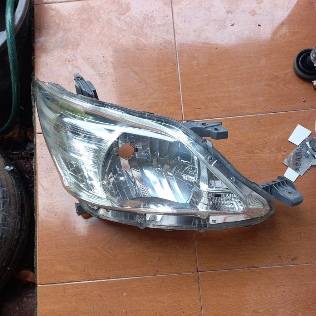 Headlmp lampu depan toyota innova 2012/2015