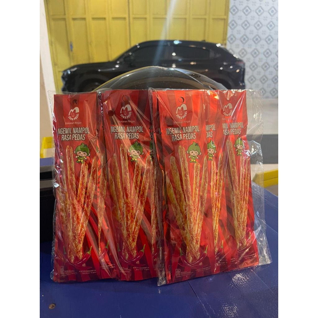 Cemilan Khas China Latiao Ngemil Nampol Rasa Pedas Gambar Kucing Bahagia