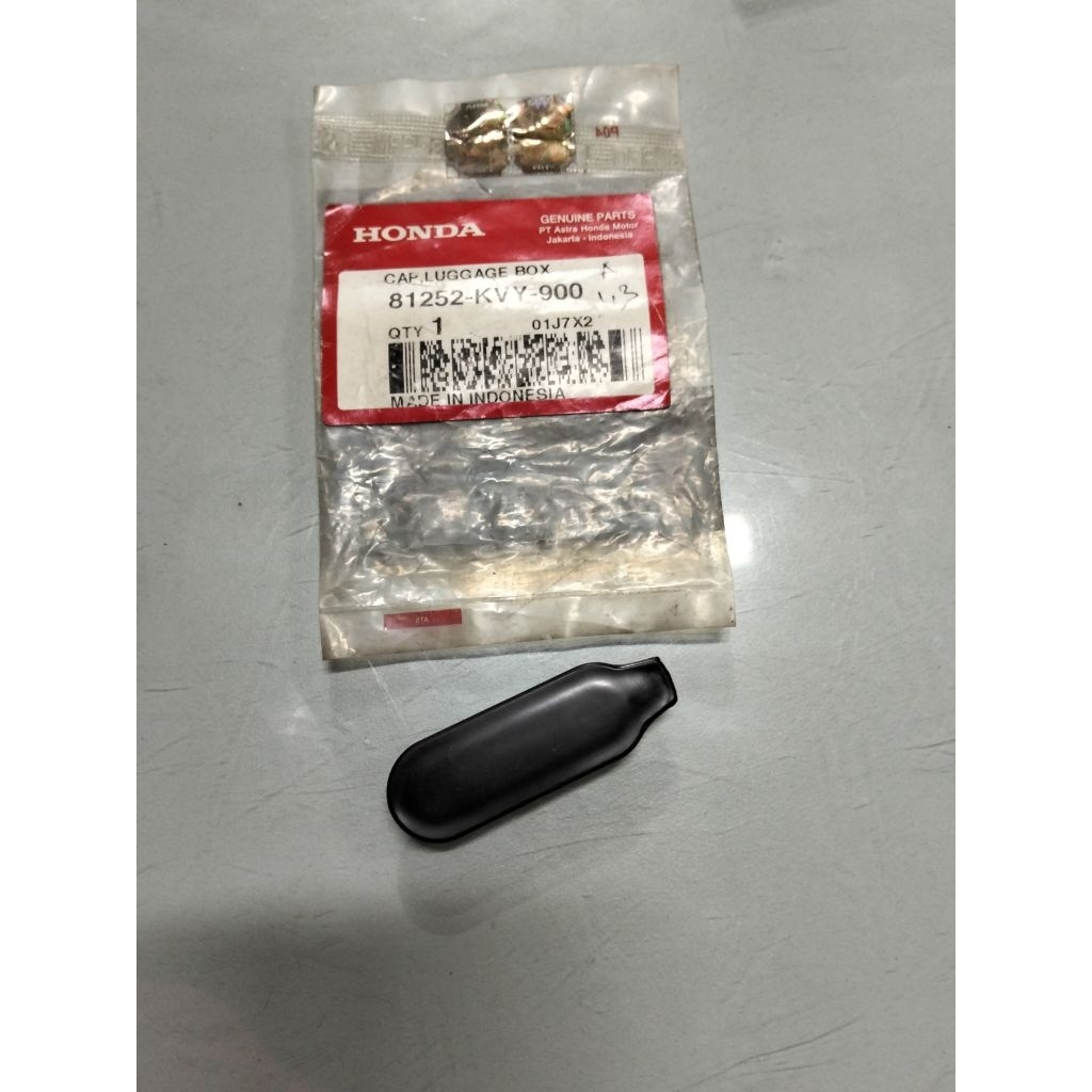 Tutup setting carbu atau Cap luggage box untuk motor Beat carbu Part number 81252KVY900