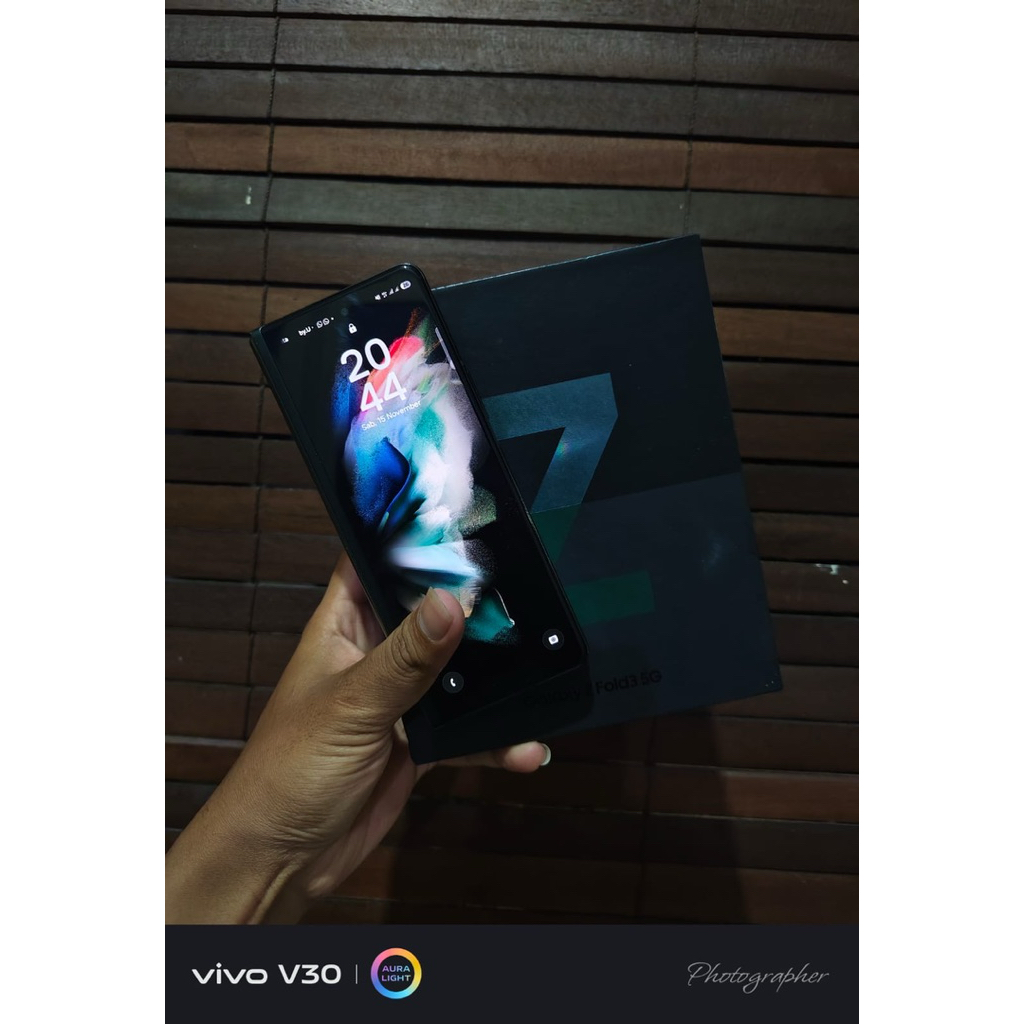 Samsung Z Fold 3 512gb 5G layar aman