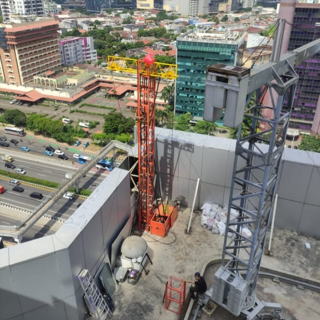 Sewa Hoist dan Mini Crane 1–2 Ton Bogor – Angkat Material Proyek Bangunan Tinggi