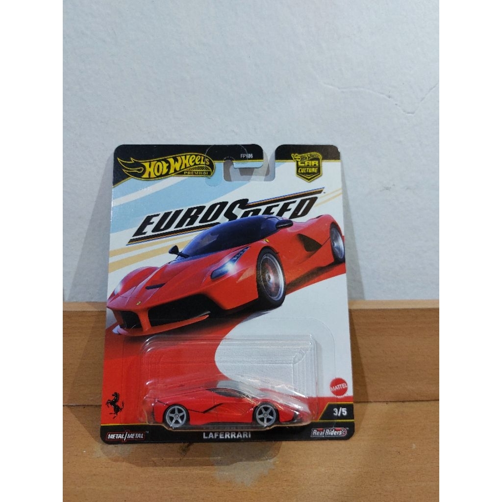 Hot wheels premium laferrari