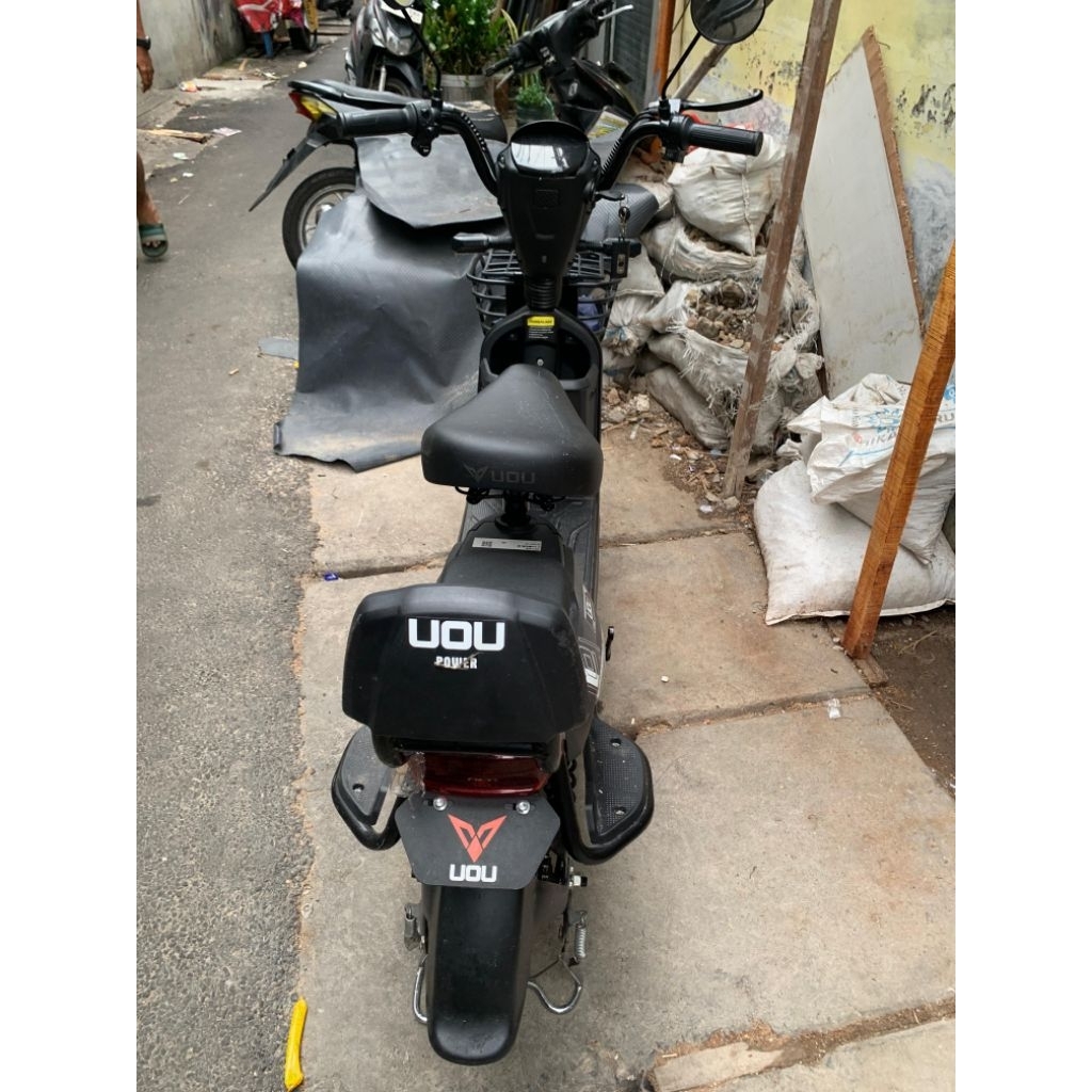 Preloved Sepeda motor listrik. Bekas second. LIHAT DESKRIPSI, BACA