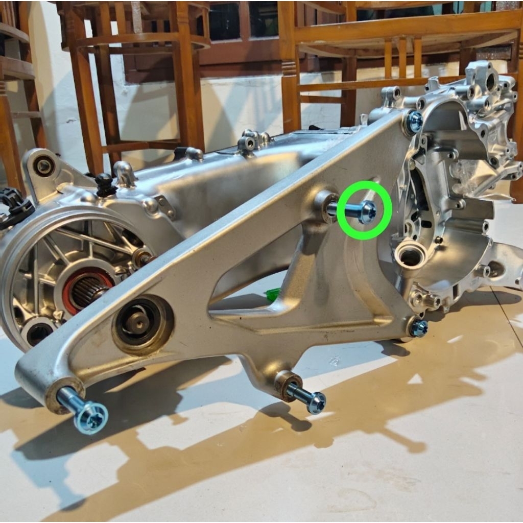 (1BIJI)Baut titanium knalpot Arm knalpot Vario 125 150 pcx 150 160 titanium original Vietnam