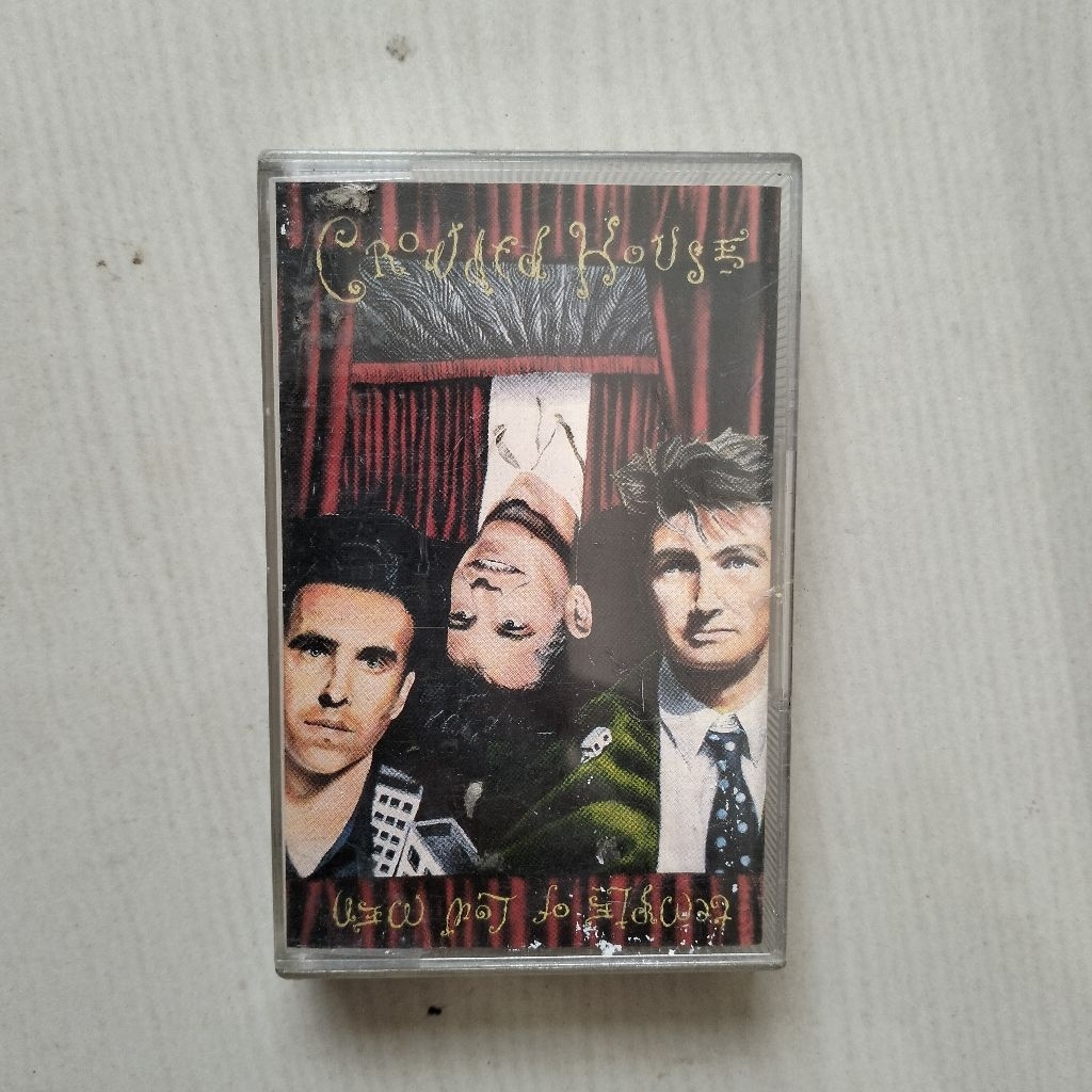 Kaset Pita Crowded House - Temple Of Low Men