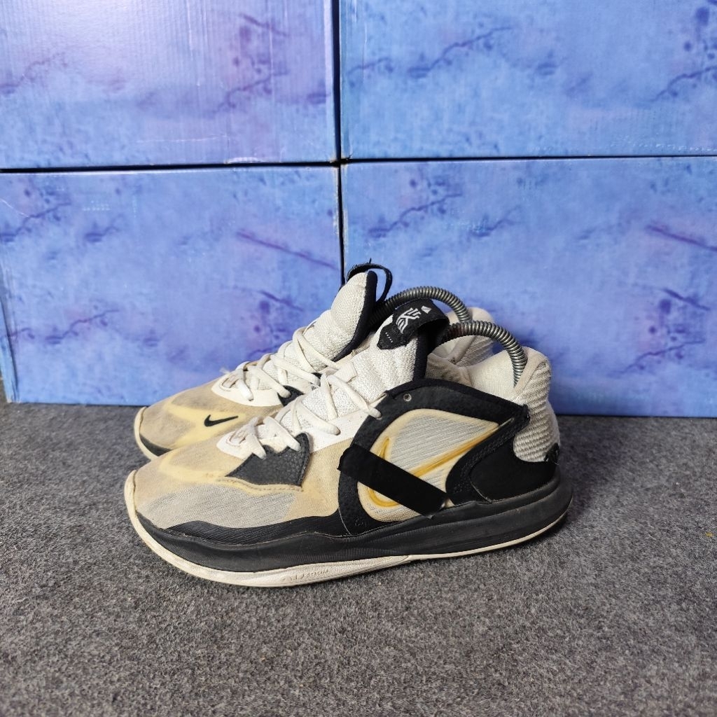 Sepatu Basket Kyrie 5