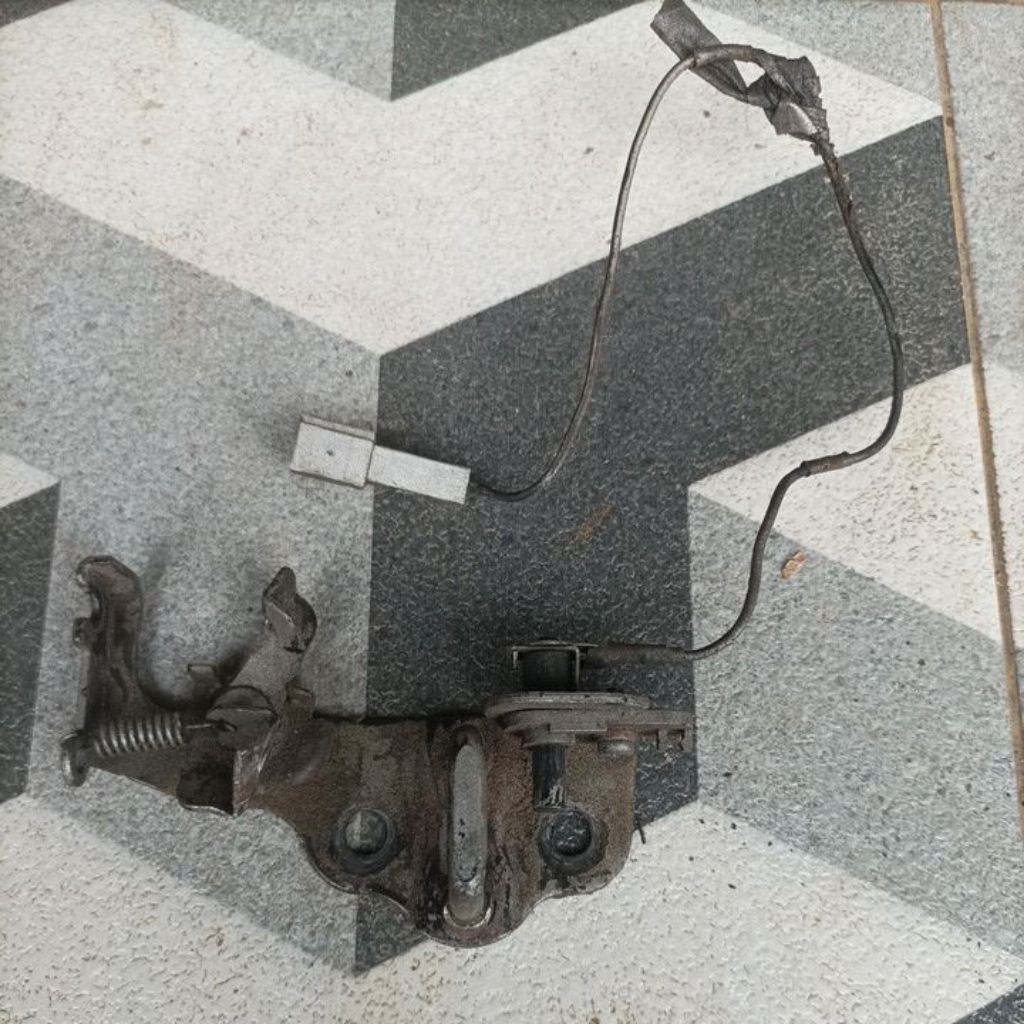 pengait doorlock bagasi hyundai excel 2 new accent verna avega