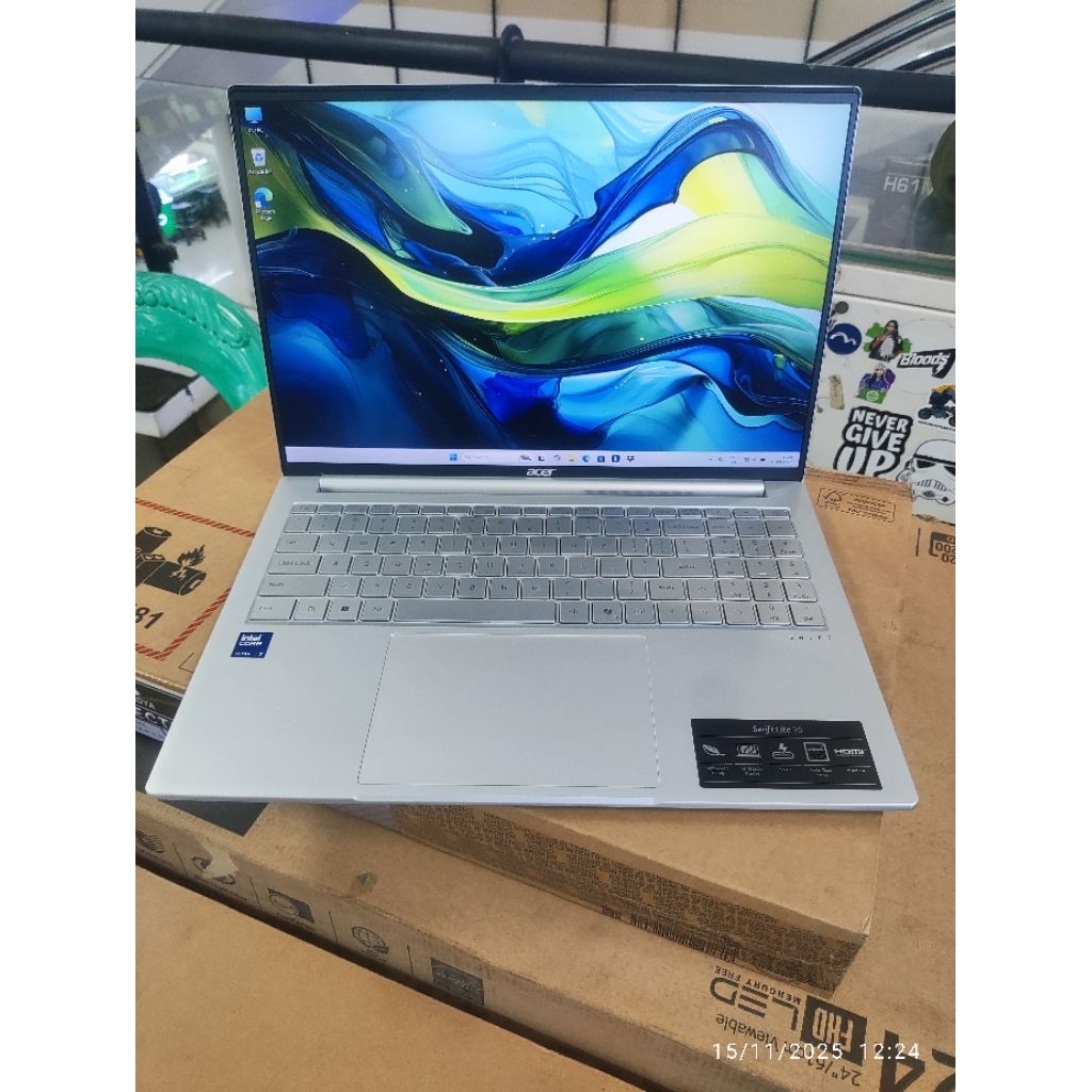 Acer Swift SFL16-51M 16inc WUXGA Core Ultra 7 155u Ram 16GB SSD 512GB