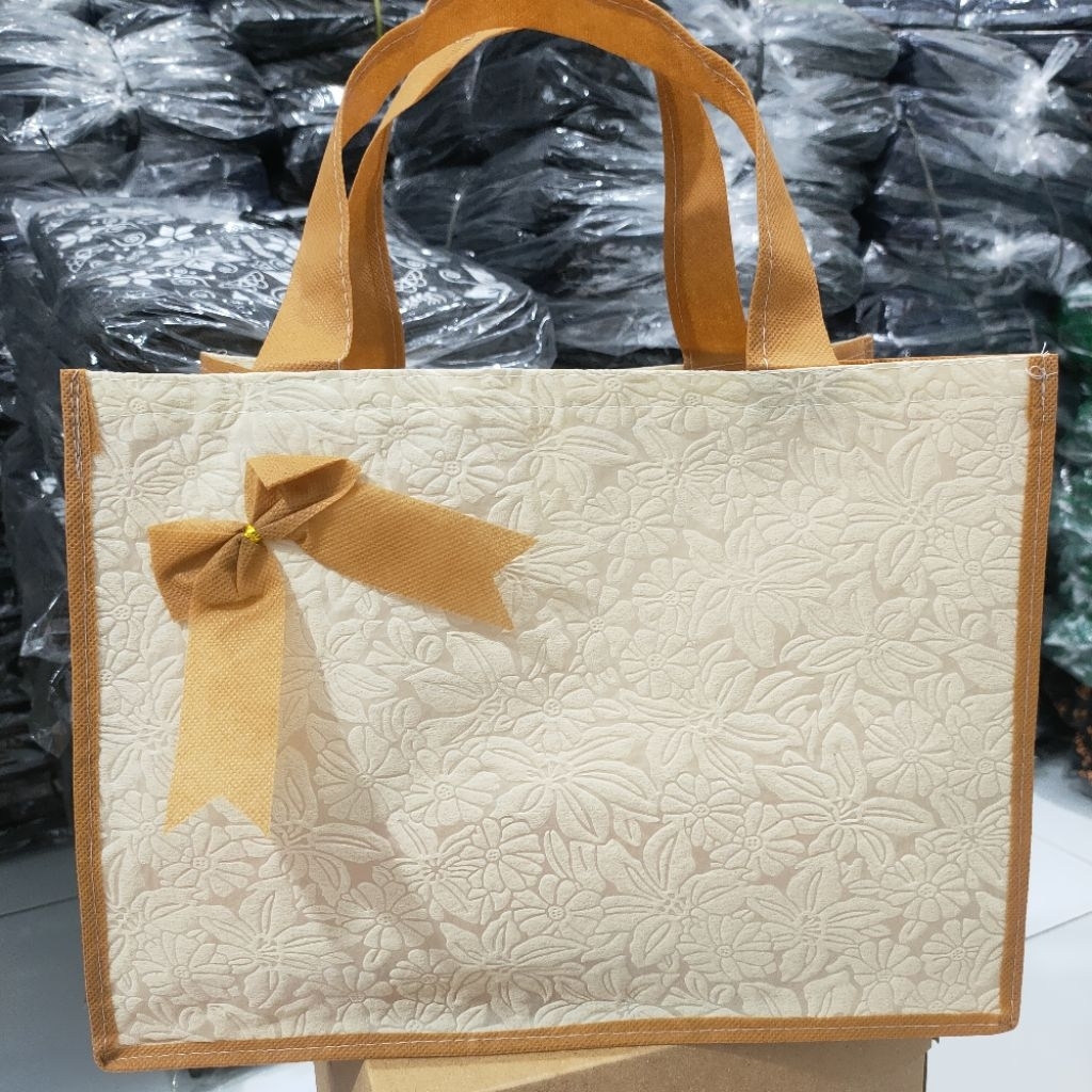 Tas hajatan embos kombinasi uk.Bento/Hokben Harga paket 5lusin 60pcs uk.27x17x20cm(PxLxT)