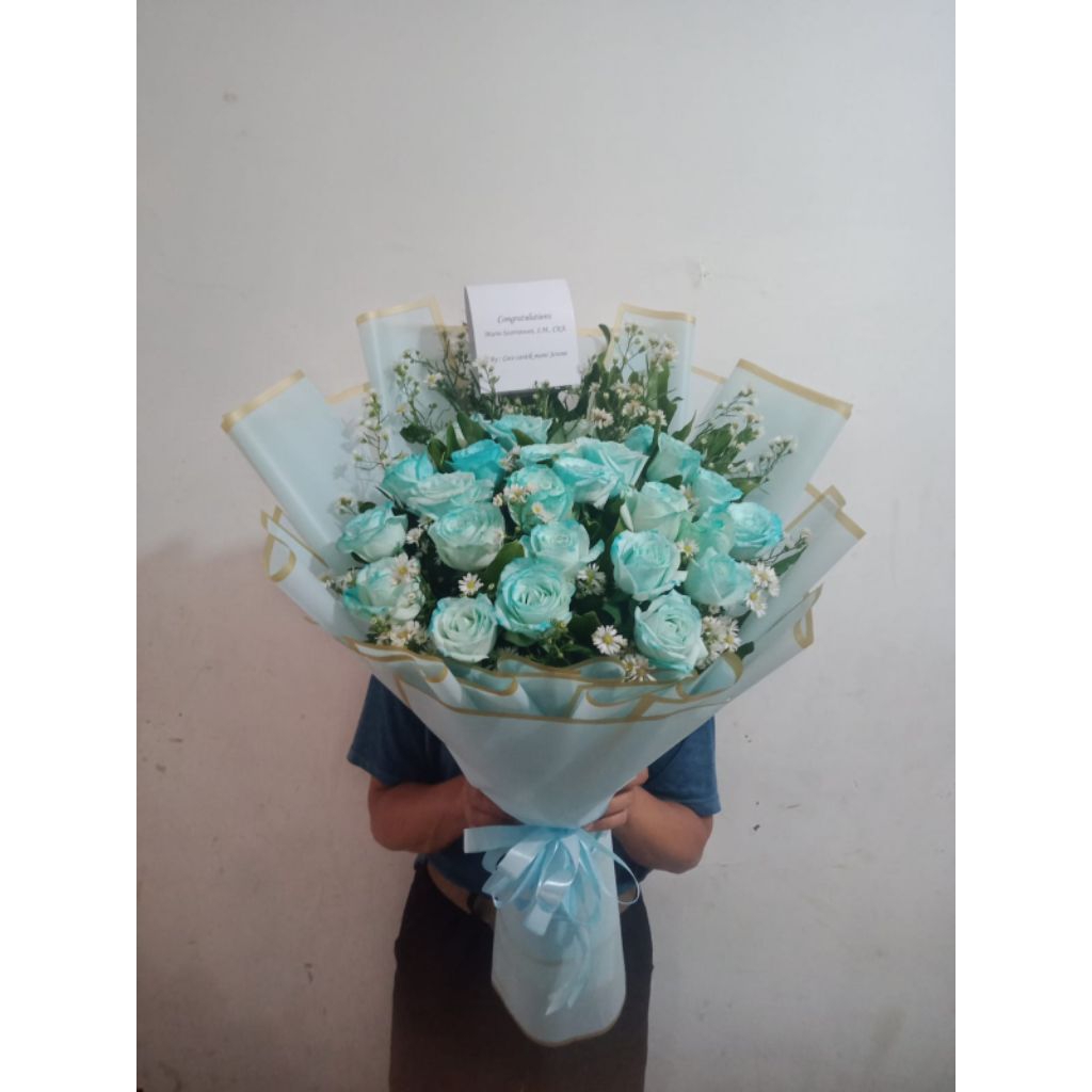 Buket bunga mawar biru asli untuk hadiah ulang tahun kesayangan