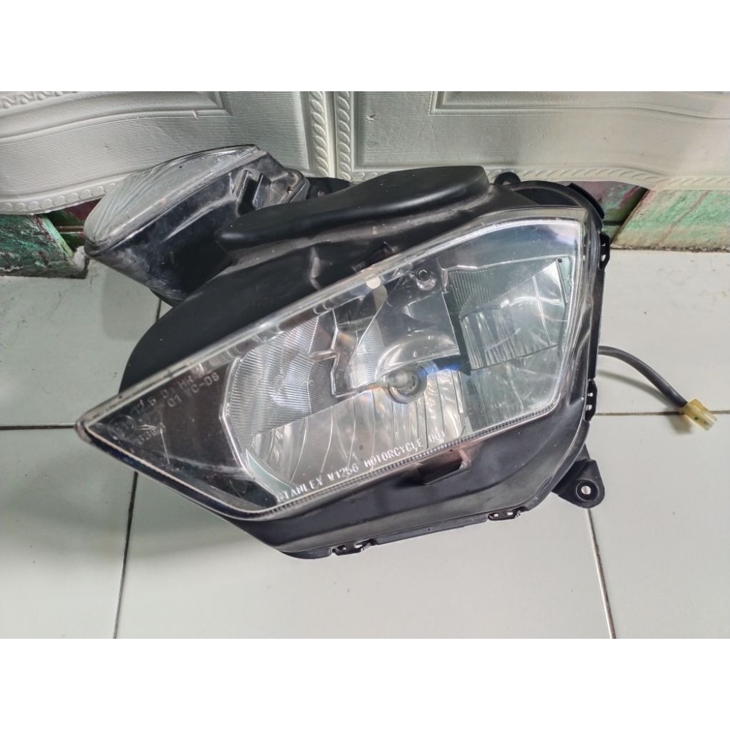Reflektor lampu depan Yamaha R25 sebelah kiri original 2nd lepasan motor