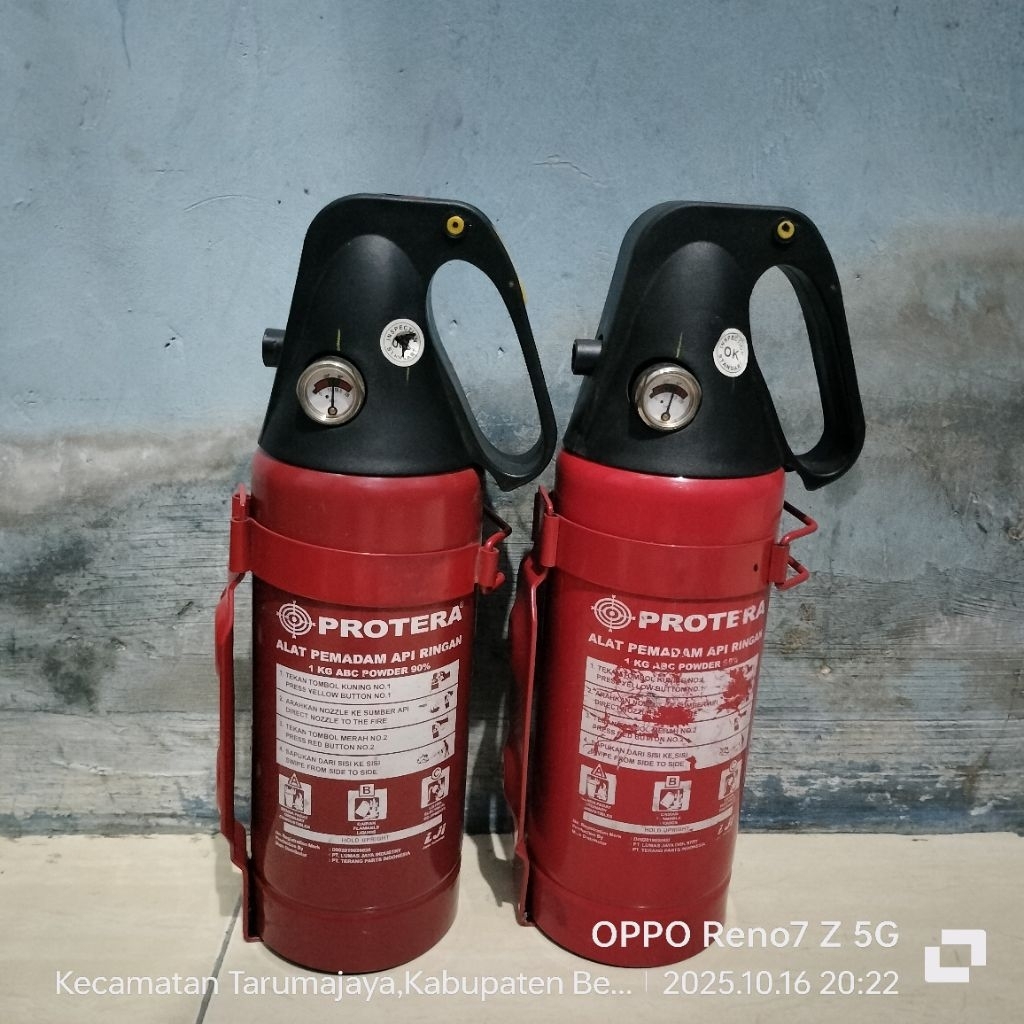 apar servvo/protera 1kg sama breket bekas copotan mobil barang sesuai iklan