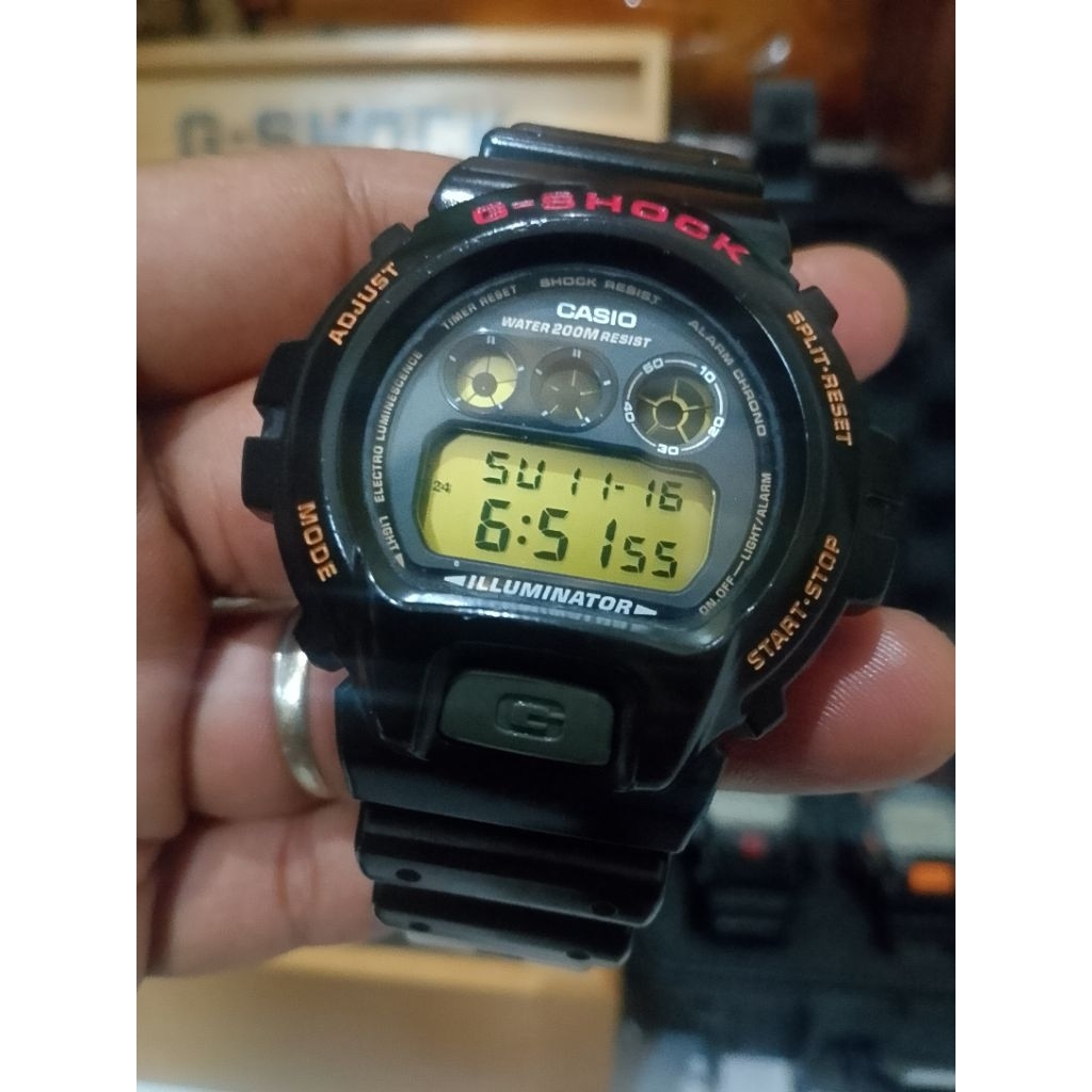 Casio G-Shock DW-6900(G) LCD Gold Iluminator Shock Resist Water Resistance Vintage Original