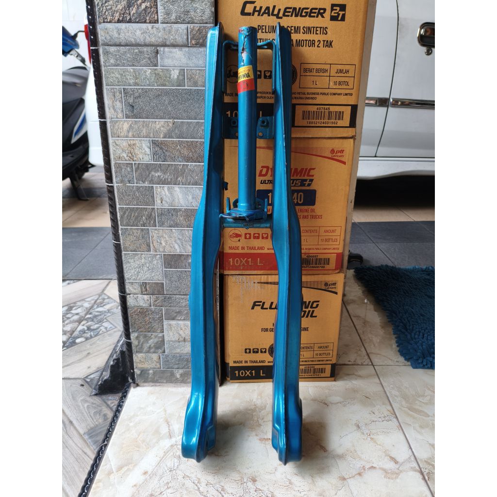 T Segitiga Yamaha V75 V80 Blue Biru Original NOS