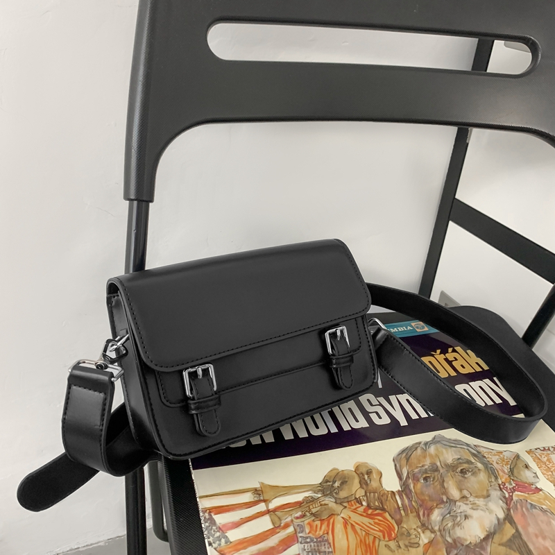 KUARTAL Tas Selempang Wanita Kekinian – Mini Crossbody Bag Hitam Fashion Korea
