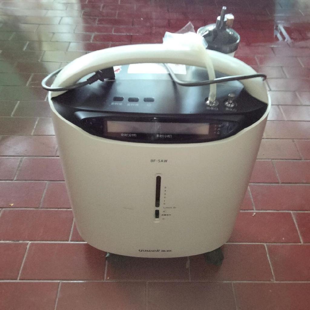 Yuwell 8F-5AW Oxygen Concentrator, Hand Carry